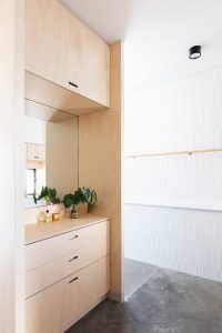 ASCENDING COURTYARD HOUSE PHOTO ENSUITE WALL