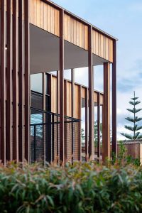 ASCENDING COURTYARD HOUSE PHOTO FACADE CLOSEUP