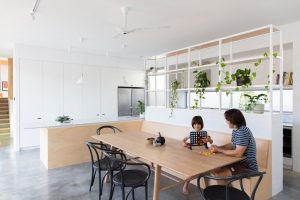 ASCENDING COURTYARD HOUSE PHOTO FAMILY IN KITCHEN WIDE
