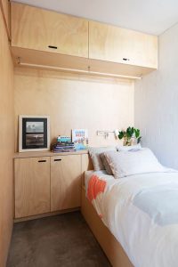 ASCENDING COURTYARD HOUSE PHOTO KIDS BED