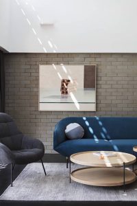 PERFORATED HOUSE PHOTO LOUNGE